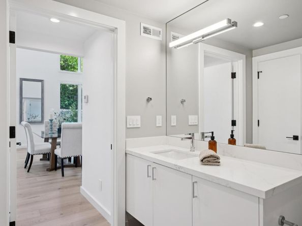 1433 Floribunda Avenue 1, Burlingame CA 94010