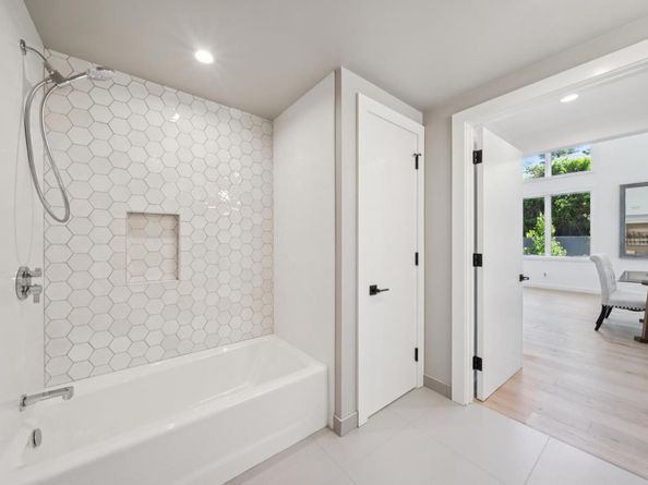 1433 Floribunda Avenue 1, Burlingame CA 94010