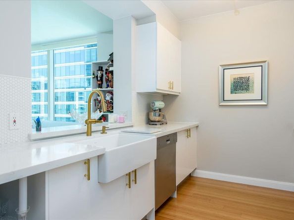 425 1st Street 1207, San Francisco CA 94105