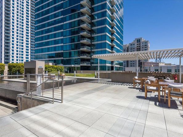425 1st Street 1207, San Francisco CA 94105