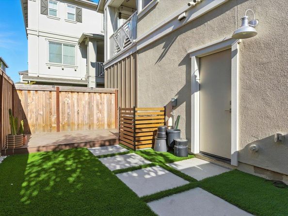 9263 Vista Cove Way, Newark CA 94560