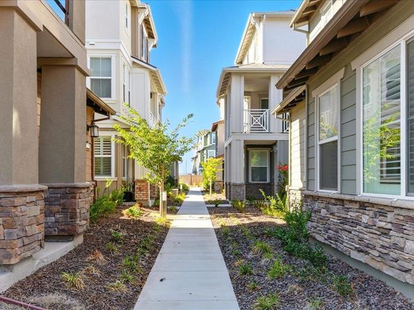 9263 Vista Cove Way, Newark CA 94560
