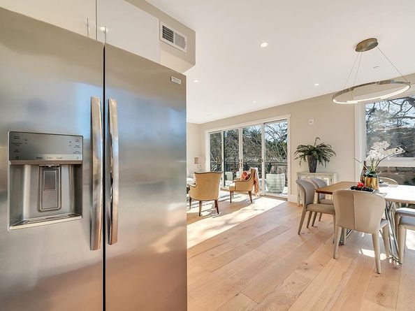 1667 San Carlos Avenue 301, San Carlos CA 94070