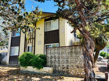 3228 Williamsburg Drive