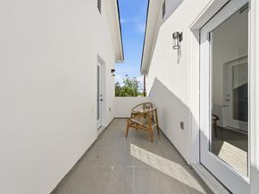 Undisclosed Address #ML82048261, Atherton CA 94027