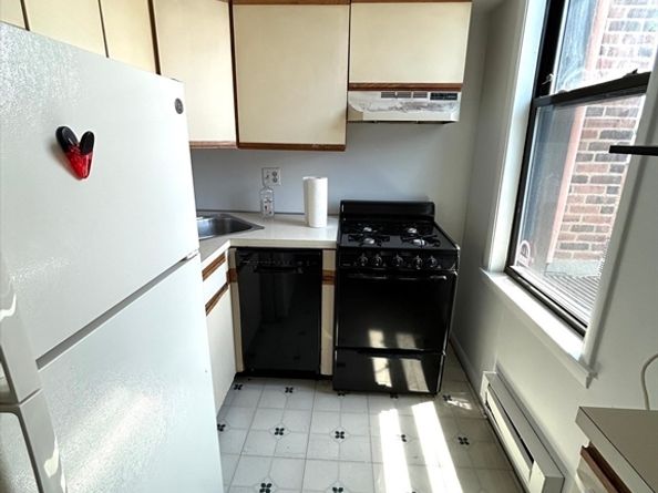 4 Commonwealth Ct 17, Boston MA 02135