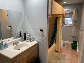 12 Heritage Ln, Saugus MA 01906