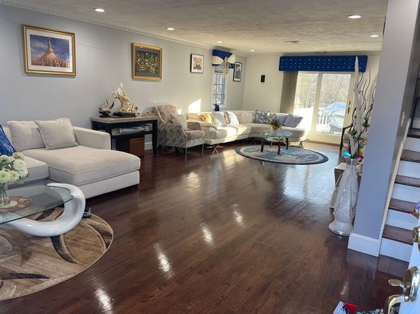 12 Heritage Ln, Saugus MA 01906