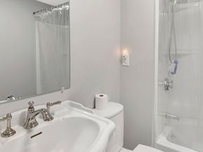 9 C St, Hull MA 02045