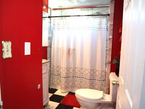 81 Pilgrim Ave, Worcester MA 01604