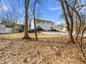 11 Harmony Ln, Framingham MA 01702