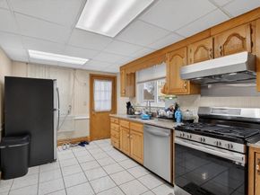 10 W Elm Ave, Quincy MA 02170