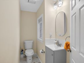 10 W Elm Ave, Quincy MA 02170