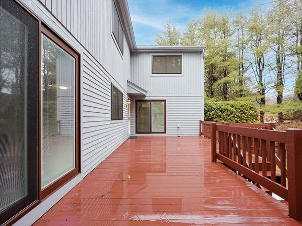 20 Country Club Ln D, Milford MA 01757