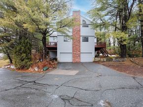 20 Country Club Ln D, Milford MA 01757