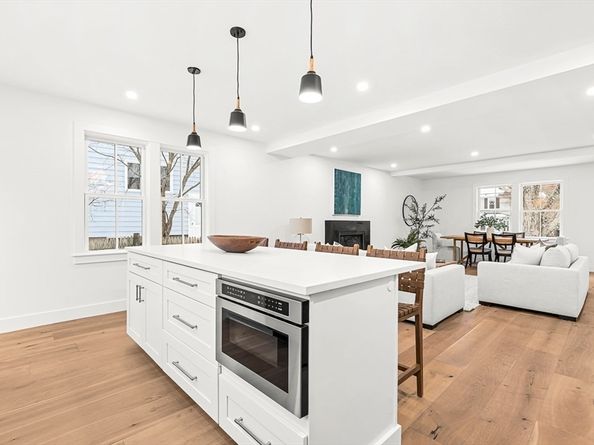 6 Intervale Rd, Wellesley MA 02481