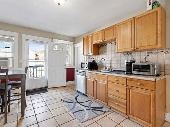 31 Weston St 2, Waltham MA 02453