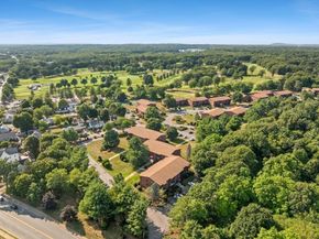 221 Oak St 415, Brockton MA 02301