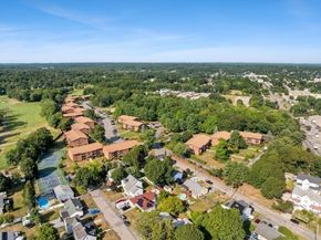 221 Oak St 415, Brockton MA 02301