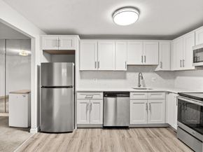 221 Oak St 415, Brockton MA 02301