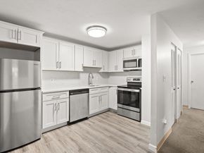 221 Oak St 415, Brockton MA 02301