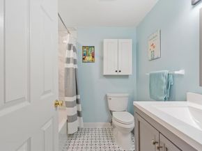 12 Ledgewood Way 8, Peabody MA 01960