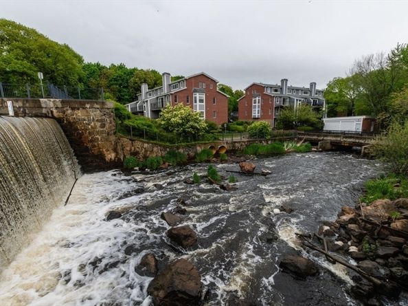 22 N Stone Mill Dr 1111, Dedham MA 02026