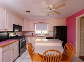 61 Grove St, Braintree MA 02184