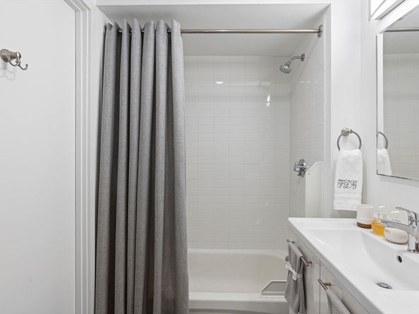 2 Earhart St 424, Cambridge MA 02141