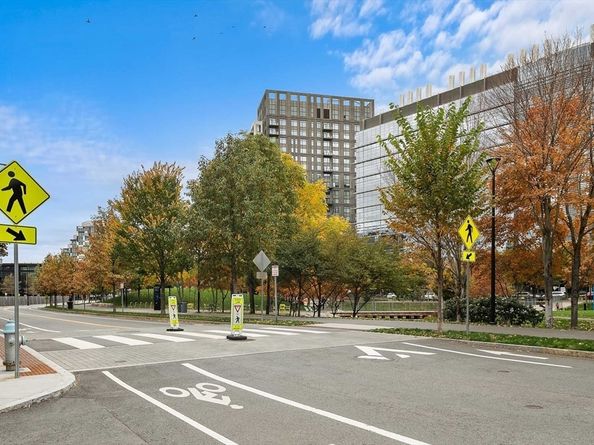 2 Earhart St 424, Cambridge MA 02141