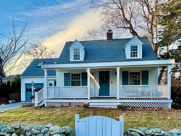 25 Woodward Ave, Reading MA 01867