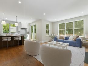 132 Hillside Ave 132, Needham MA 02494