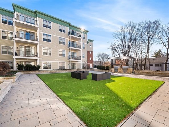 69 Foundry St 310, Wakefield MA 01880