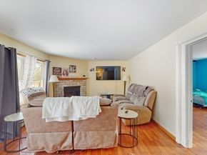 15 Teddy Rd, Worcester MA 01603