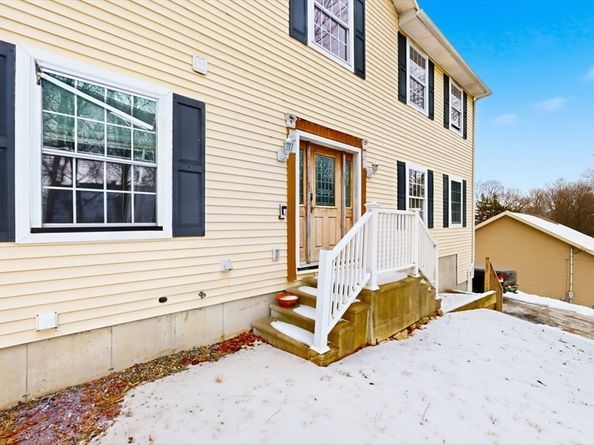 15 Teddy Rd, Worcester MA 01603