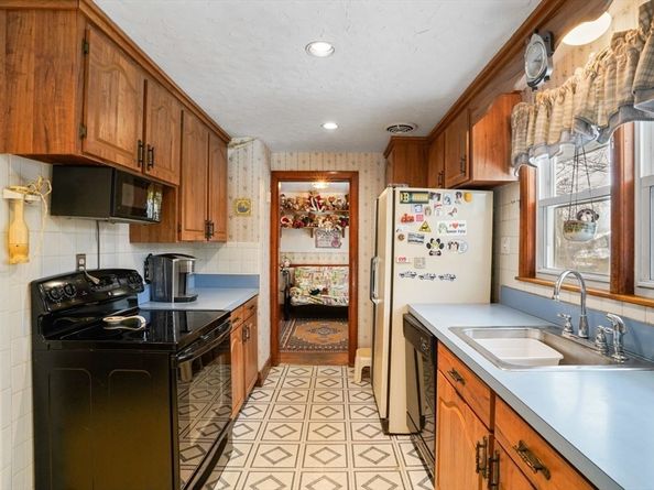 28 Bayberry Ln, Cohasset MA 02025