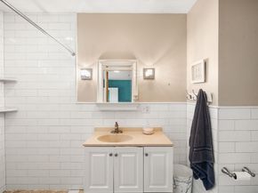 193 Garden St, Needham MA 02492