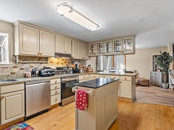 369 Cooper Rd, Northbridge MA 01534