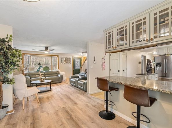 369 Cooper Rd, Northbridge MA 01534