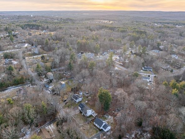 369 Cooper Rd, Northbridge MA 01534