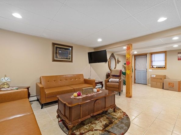 369 Cooper Rd, Northbridge MA 01534