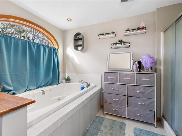 369 Cooper Rd, Northbridge MA 01534