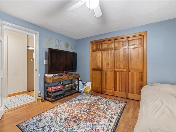 369 Cooper Rd, Northbridge MA 01534