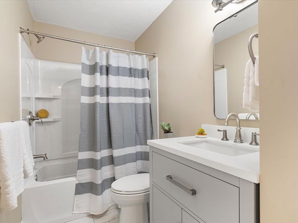 1 Juneberry Ln 82, Worcester MA 01606