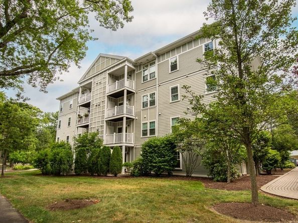 990 Vfw Pkwy 204, Boston MA 02132