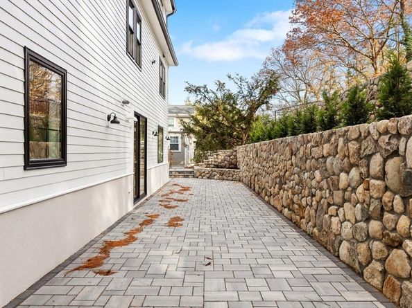 19 Town Way, Winchester MA 01890