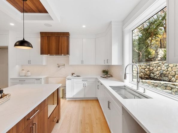 19 Town Way, Winchester MA 01890