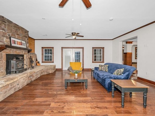 33 West St, Westford MA 01886