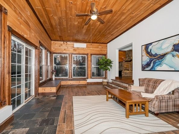 33 West St, Westford MA 01886