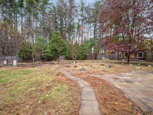 33 West St, Westford MA 01886